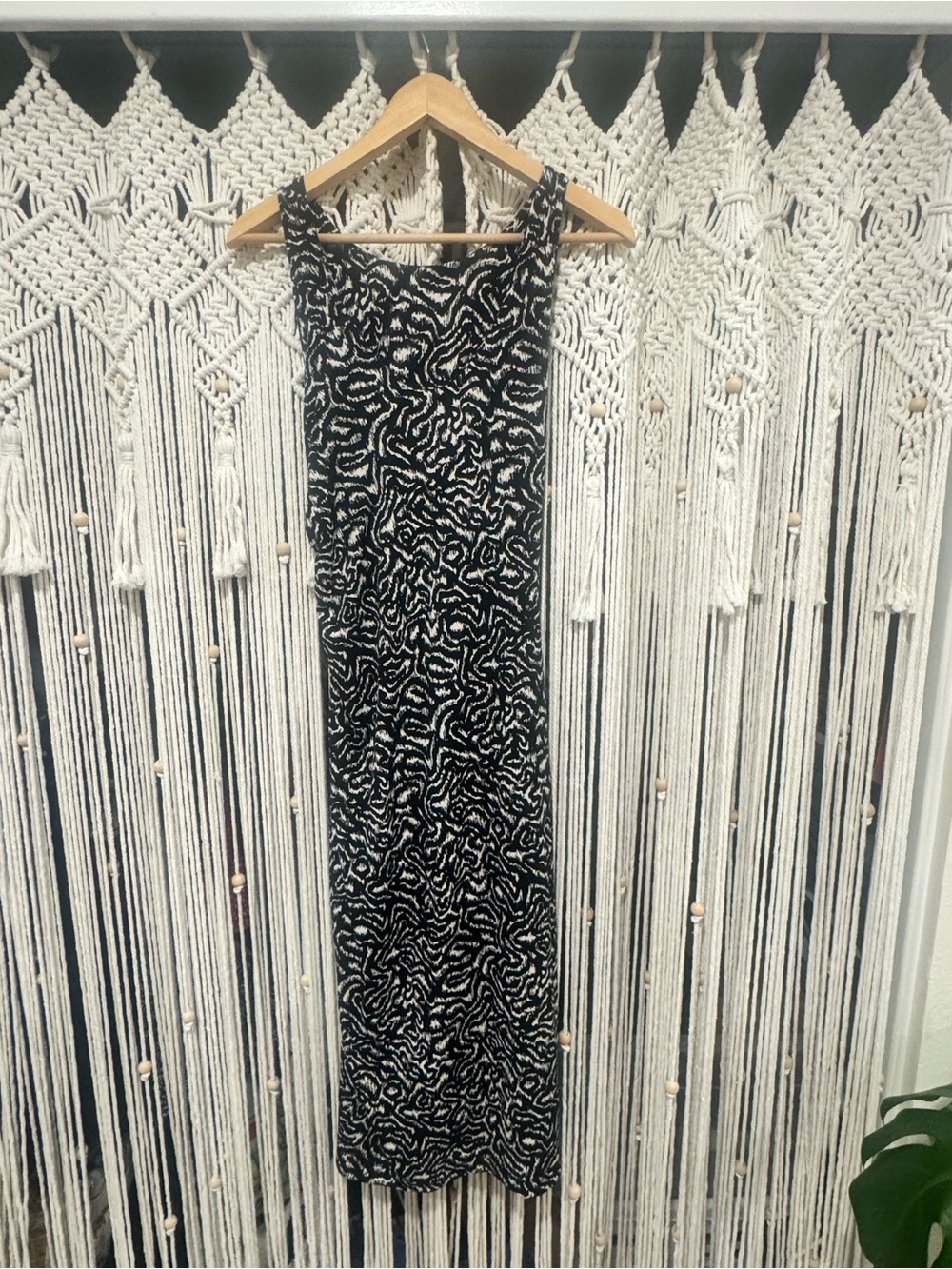 Banana Republic Sleeveless Black and White Patterned MIDI Dress